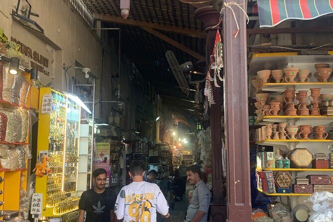 Shared Walking Tour in Shindagha Museum and Streets of Old Dubai - Textile Souk: color, materials, and a practical ending