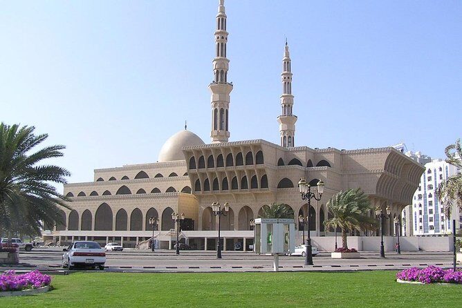 Sharjah and Ajman (Cultural & Themes tours) - Al Noor Mosque: a shorter stop with decorative browsing