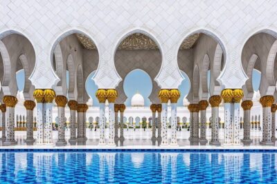 Sheikh Zayed Grand Mosque Tour From Dubai - Sheikh Zayed Road stop: the modern contrast before the mosque
