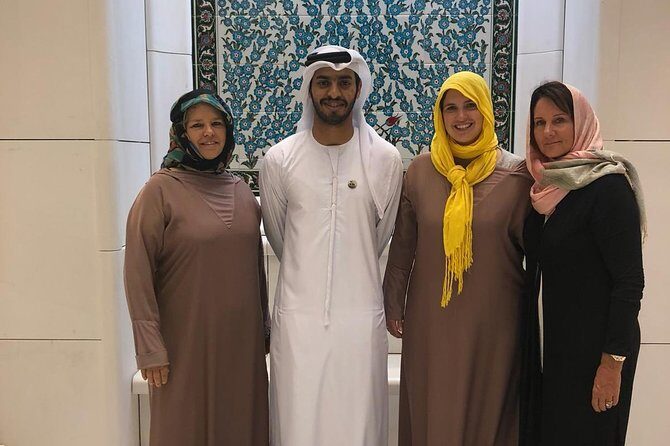 Sheikh Zayed Grand Mosque with Emirati - Dress and essentials: what to bring for a smooth visit