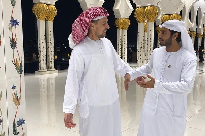 Sheikh Zayed Grand Mosque with Emirati - Entering the mosque: what to notice under the domes and through the columns