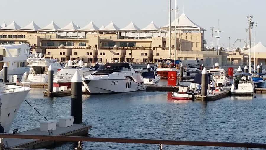Sport and Luxury in Abu Dhabi: 1-Day Tour from Abu Dhabi - Yas Marina Circuit VIP Access: Pit Lanes and Race-Day Adrenaline