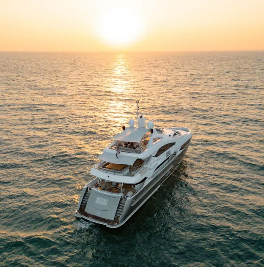 Sunseeker Superyacht: VIP Dinner, Premium Drinks& Live Music - Price and Value: Is $273 per Person Fair for This Setup?