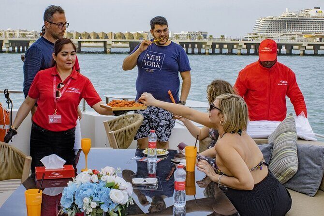 Superyacht Experience in Dubai with Dinner and Live Music - Onboard extras: WiFi and Mario Kart actually help