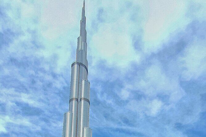 Top 10 places in Dubai with TourGuide - The “private guide” setup: one person doing the driving and guiding