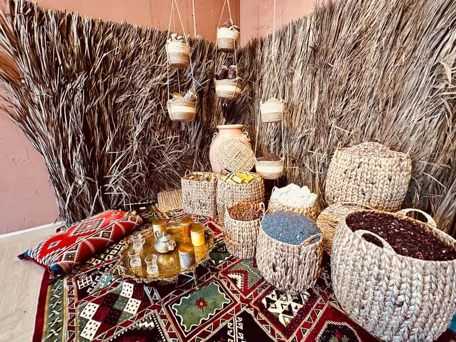Walking tour of Historical Dubai with french guide - The one caution from real-world meetings