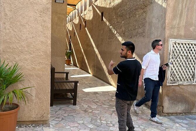 Walking Tour with local Friend and Discover Old Dubai - Dubai Gold Souk: How Gold Quality Works (and a Big Ring Photo)