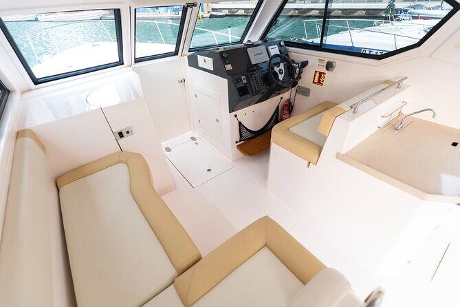 Yachting in Dubai: Book 36 ft Yacht Charter up to 10 people - Getting to Centaurus Marina Walk (and finding Berth U-32)