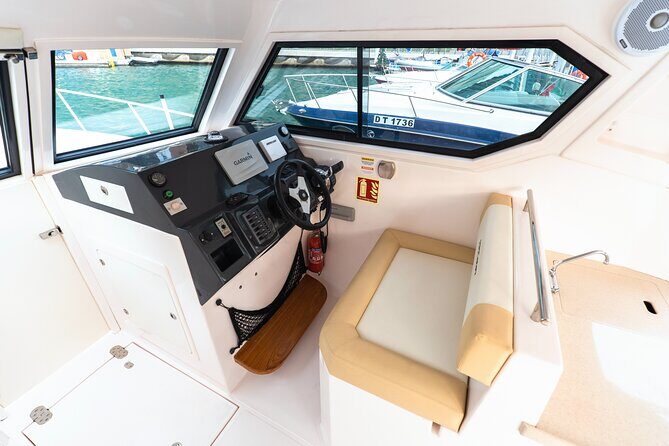 Yachting in Dubai: Book 36 ft Yacht Charter up to 10 people - Why the 2 to 4 hour timing works (and how to use it)